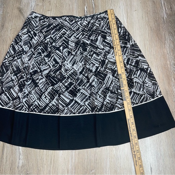 Talbots Women’s Black White Cotton Silk Blend Abstract Print Skirt Size 8 Petite - Picture 10 of 11